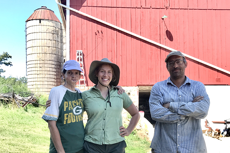 Rami Aburomia and crew of Atoms 2 Apples posing in front of a barn